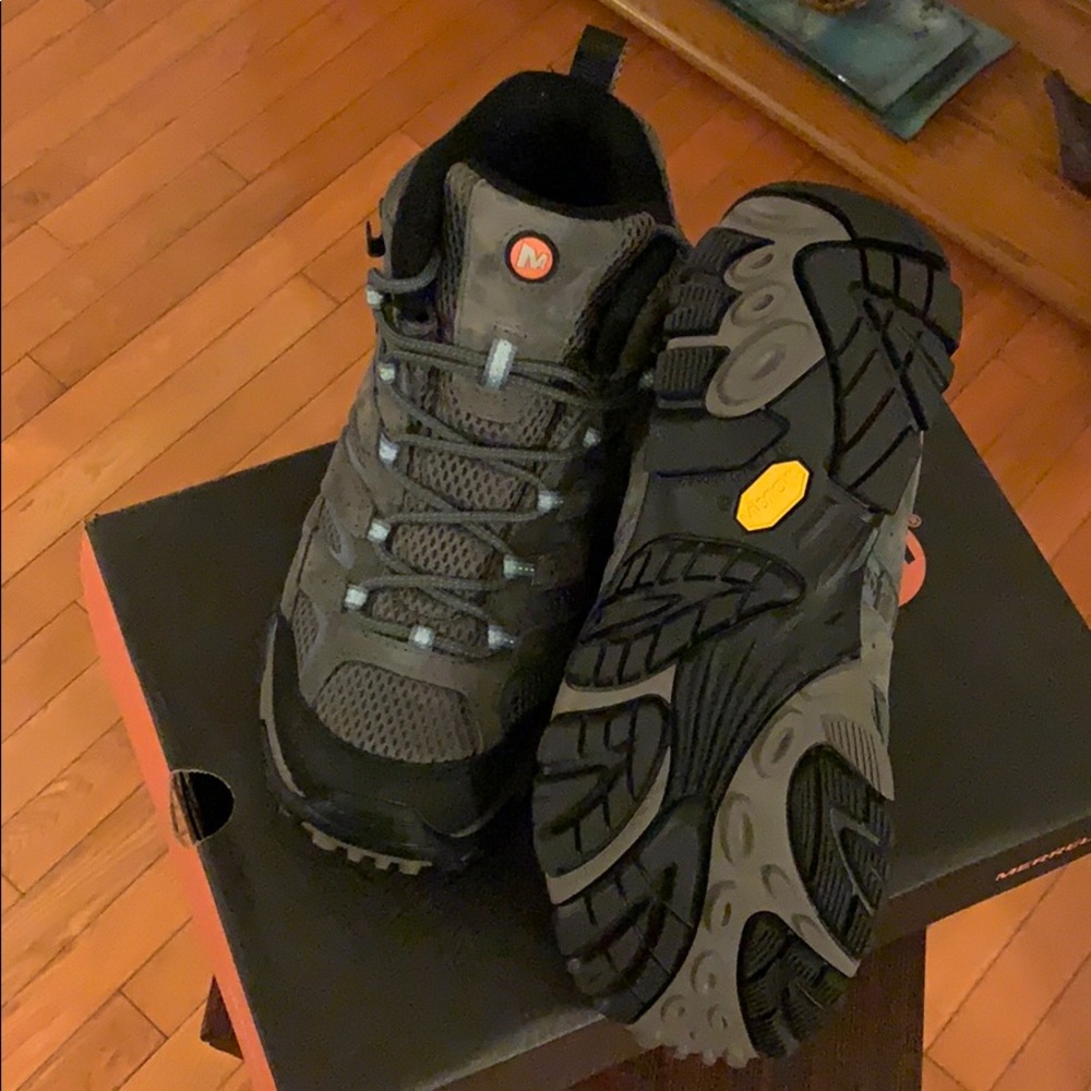 Merrell Hiking Boots (BRAND NEW)